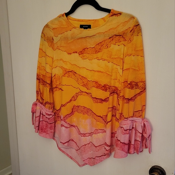 Ladies multi colored top - Picture 1 of 3